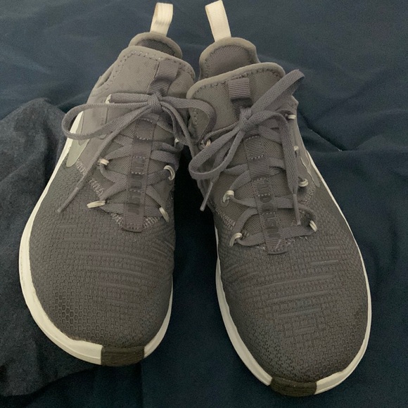 NIKE FREE TR-8 WOMENS - EUC - Picture 11 of 12